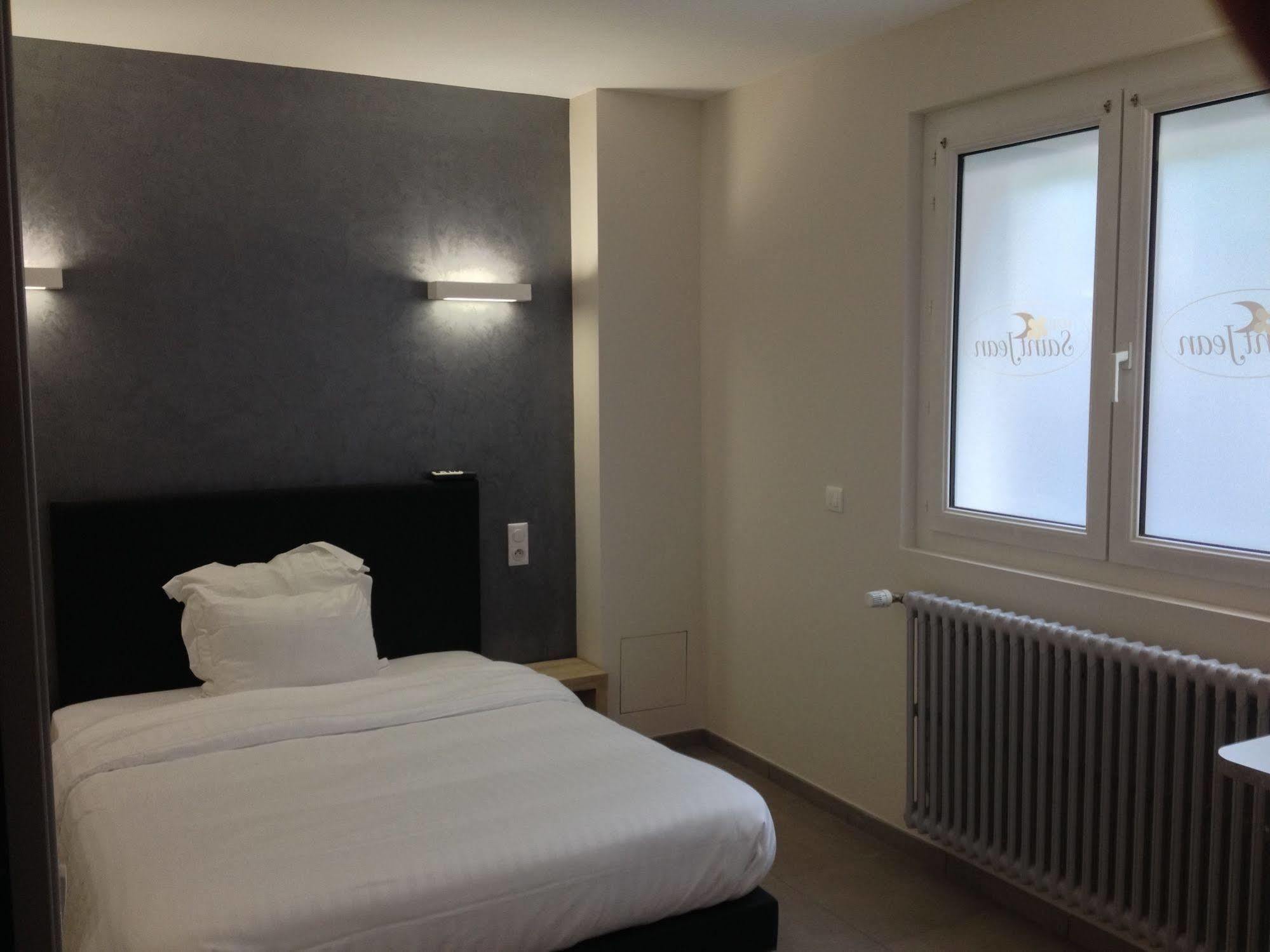 Hotel Saint Jean Бурж Экстерьер фото