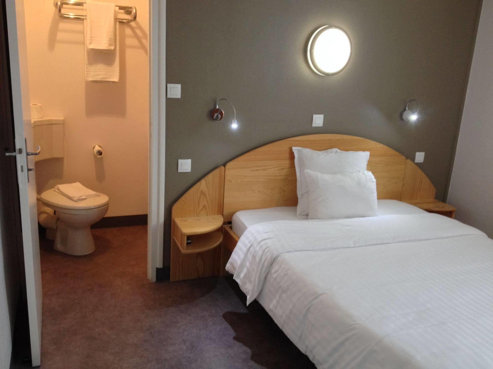 Hotel Saint Jean Бурж Экстерьер фото