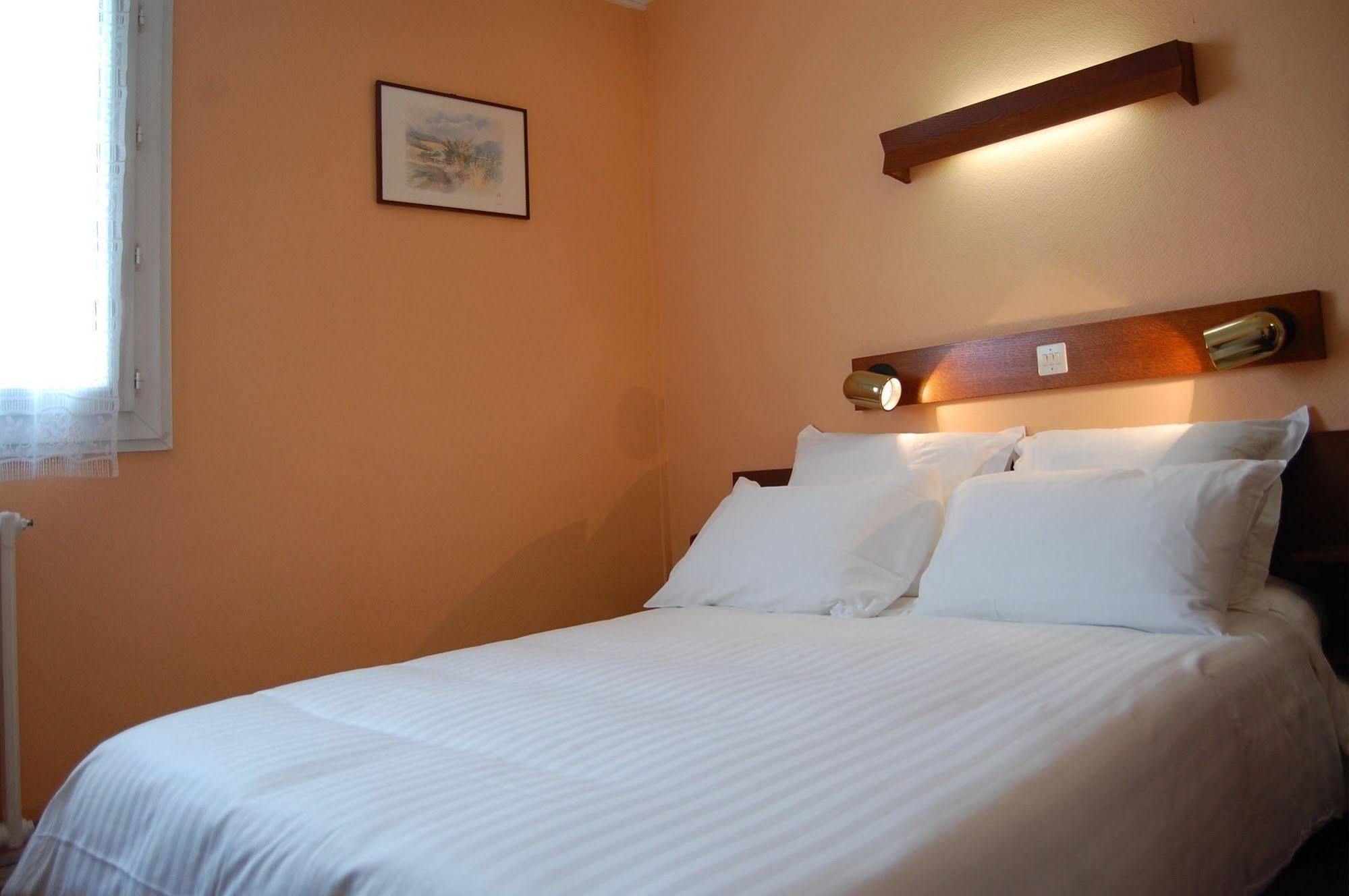 Hotel Saint Jean Бурж Экстерьер фото